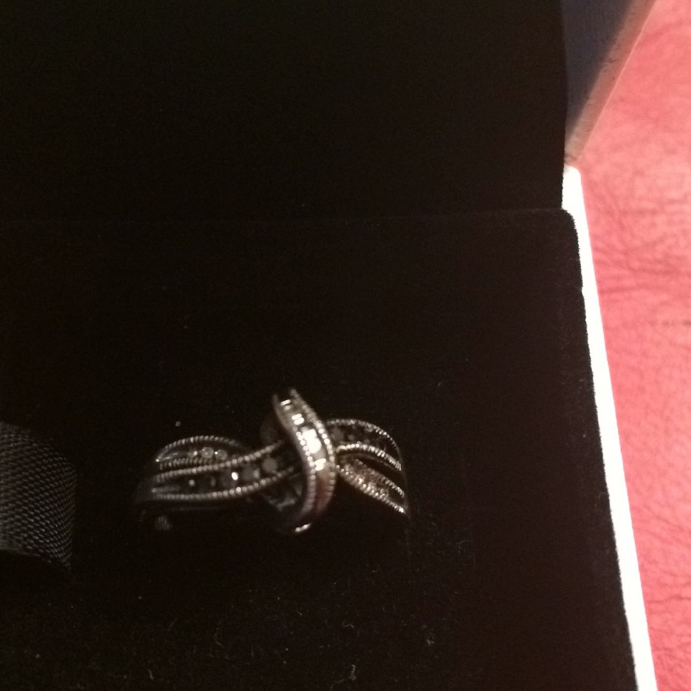 Black and white diamonds 925 ring